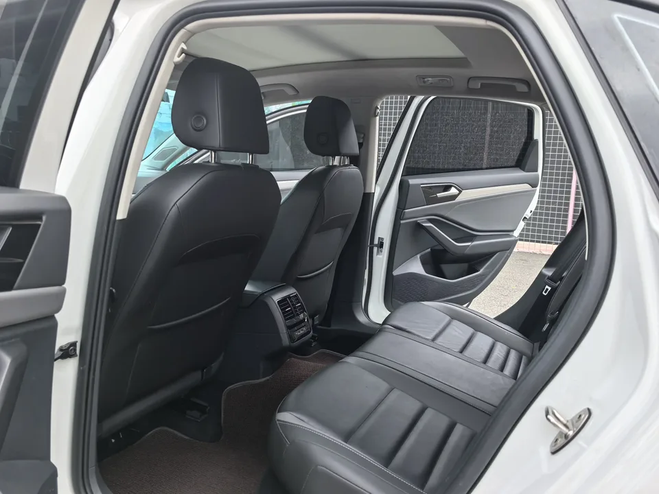 Volkswagen Sagitar Sagitar 2022 280TSI DSG Flying Edition 2022 — миниатюра 3