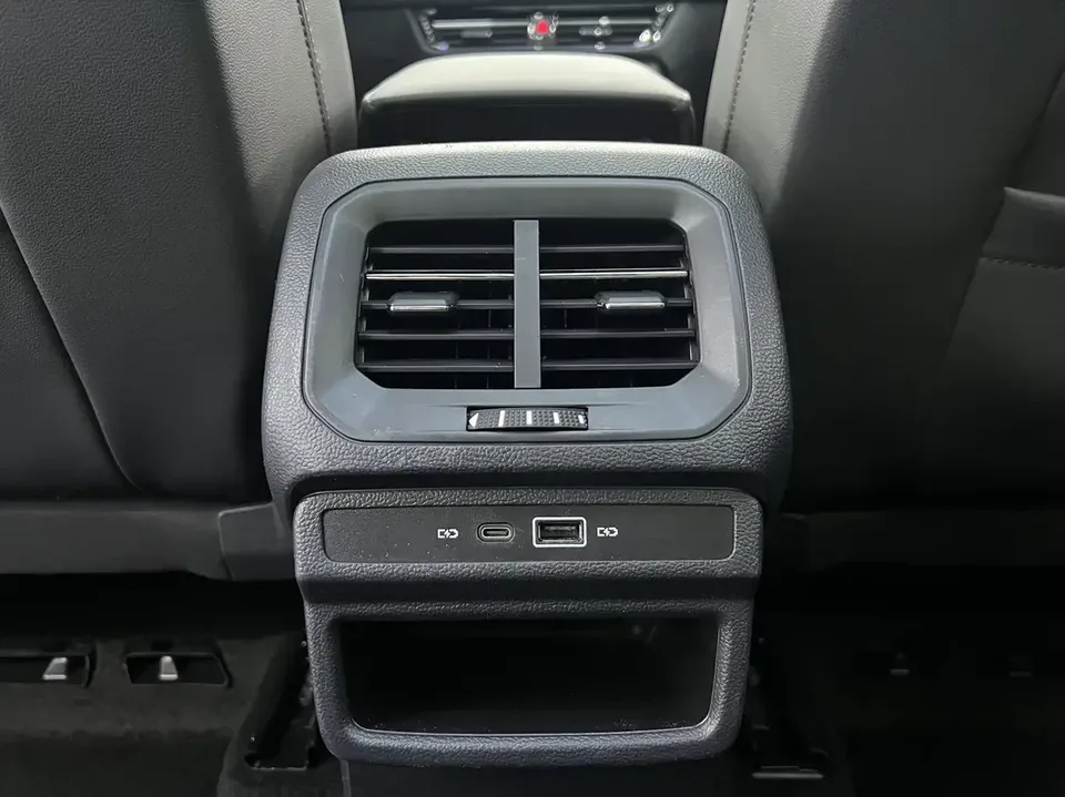 Volkswagen Tharu tuyue 2022 280TSI 2WD Deluxe Edition 2022 — миниатюра 3