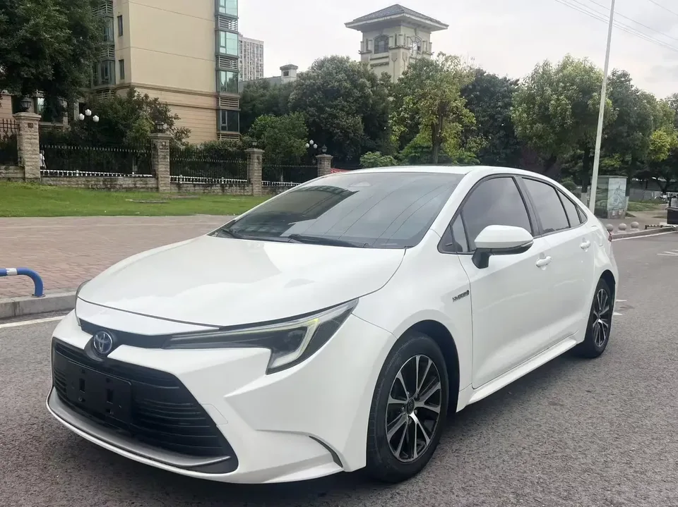 Toyota Levin Lei Ling 2023 Hybrid 1.8L Deluxe Edition 2023 — photo 1, buy with delivery to Moscow