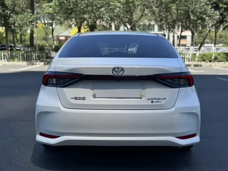 Toyota Corolla Corolla 2026 Intelligent Electric Hybrid Dual Engine 1.8L E-CVT Elite Edition 2026 — миниатюра 2