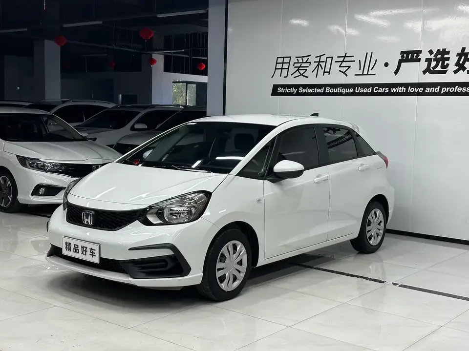 Honda FIT Fit 2023 1.5L CVT Trendy Edition 2024 — photo 1, buy with delivery to Moscow