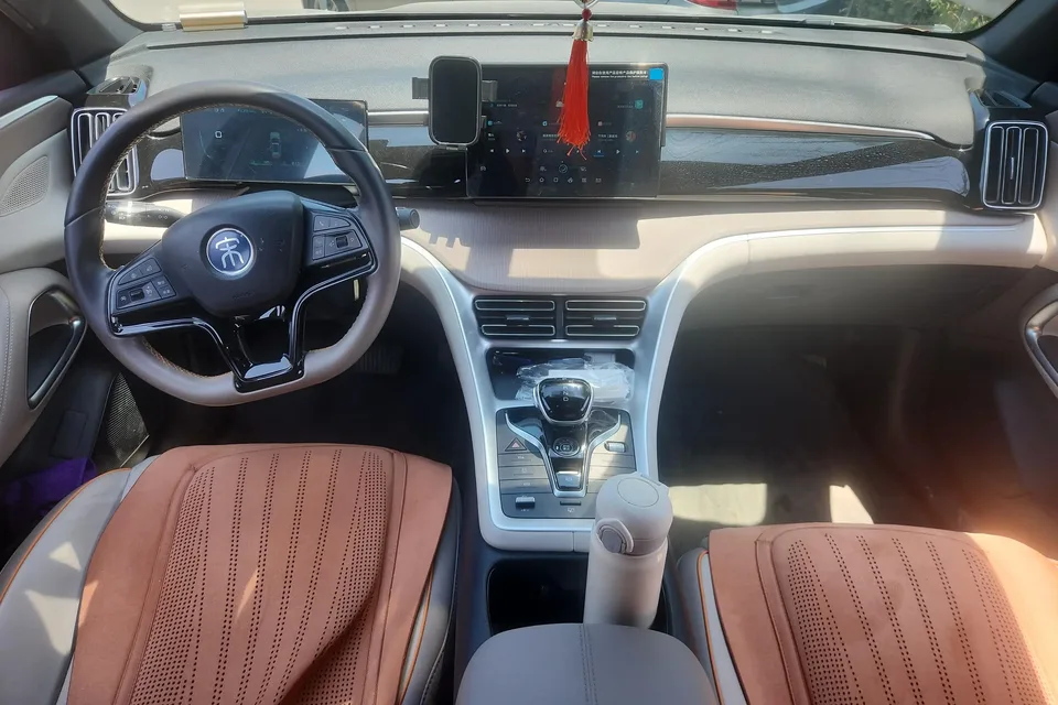 BYD Song Pro DM Song Pro DM 2024 DM-i Honor Edition 71km Pilot Edition 2024 — миниатюра 4