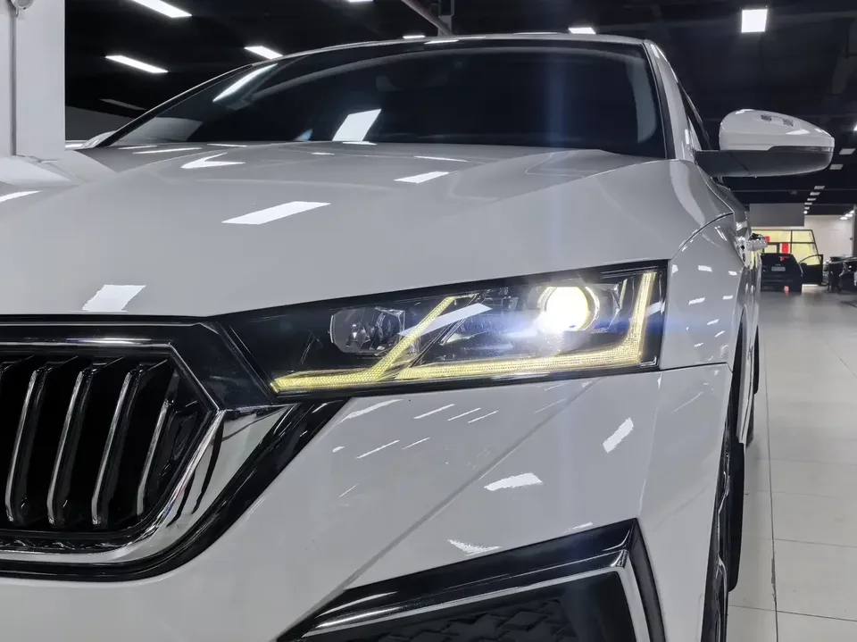 Skoda Octavia Octavia 2022 PRO TSI280 DSG Luxury Edition 2022 — thumbnail 3