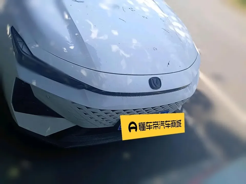 Changan UNI-V Changan UNI-V 2025 1.5T 500Bar Premium Sports 2025 — photo 1, buy with delivery to Moscow