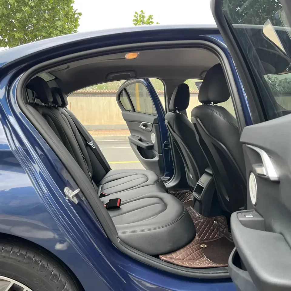 BMW 1 Series BMW 1 Series 2023 120i M Sport 2023 — thumbnail 4