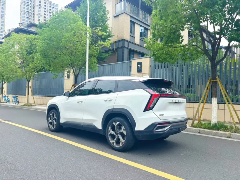 Geely Atlas L Boyue L 2023 1.5TD DCT Luxury 2024 — thumbnail 2
