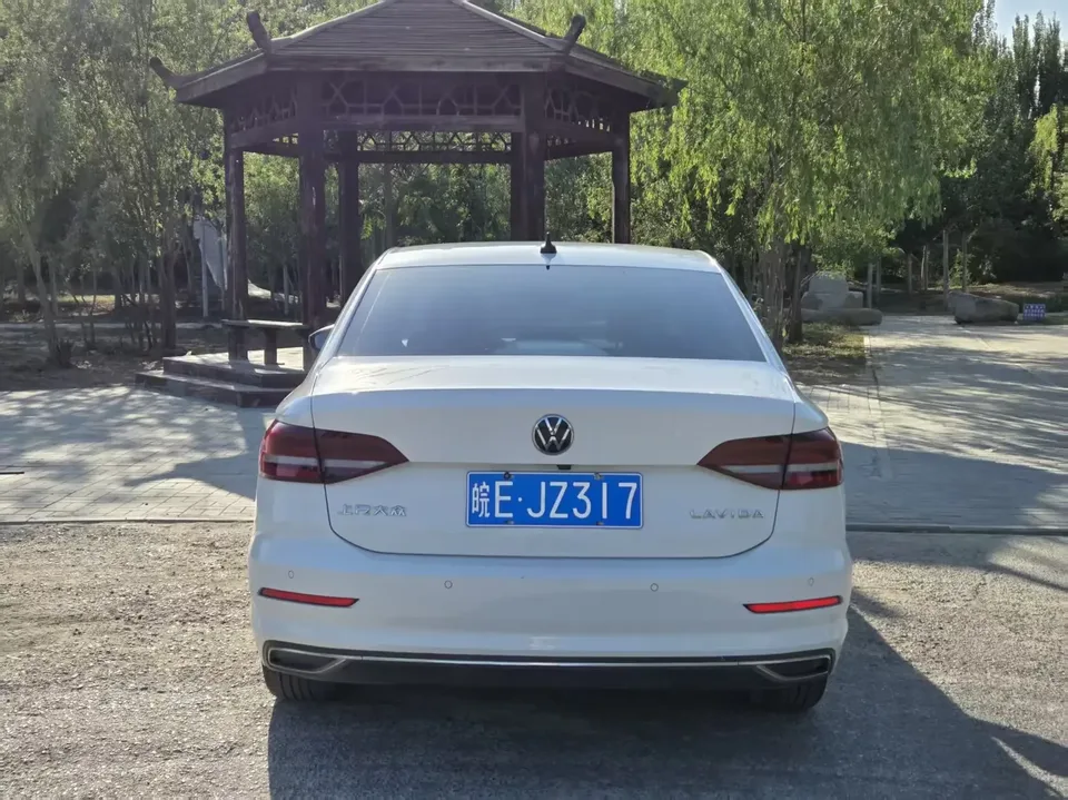 Volkswagen Lavida Lavida 2022 1.5L Automatic Fashion Edition 2022 — миниатюра 2