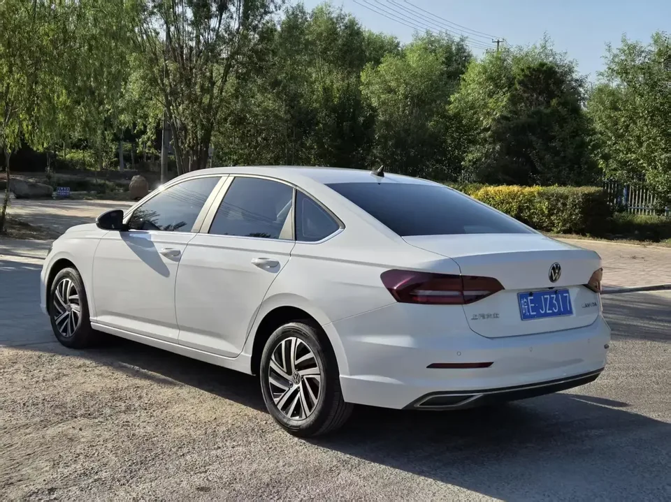Volkswagen Lavida Lavida 2022 1.5L Automatic Fashion Edition 2022 — миниатюра 4