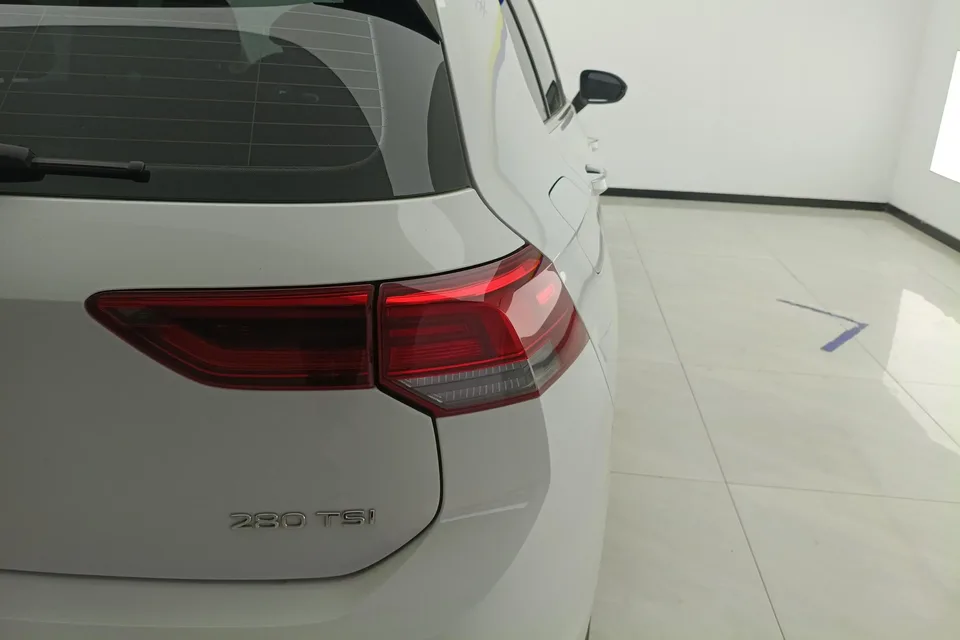 Volkswagen Golf golf 2023 280TSI DSG Pro facelift 2024 — thumbnail 2