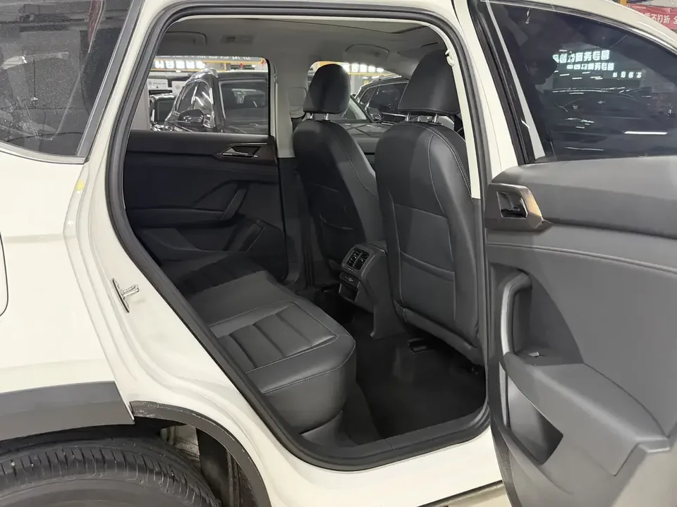 Volkswagen Tharu tuyue 2022 280TSI 2WD Deluxe Edition 2023 — thumbnail 4
