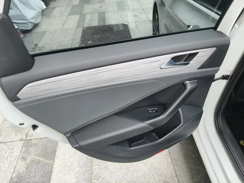 Volkswagen Sagitar Sagitar 2023 300TSI DSG Excellence Edition 2023 — миниатюра 5
