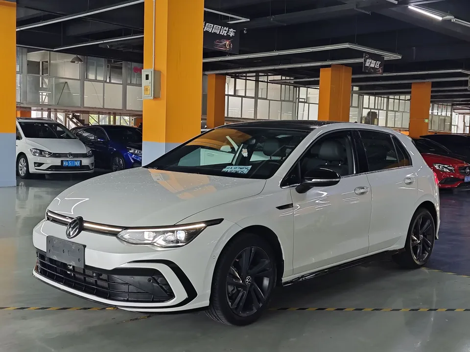 Volkswagen Golf golf 2023 280TSI DSG R-Line Lite 2023 — photo 1, buy with delivery to Moscow