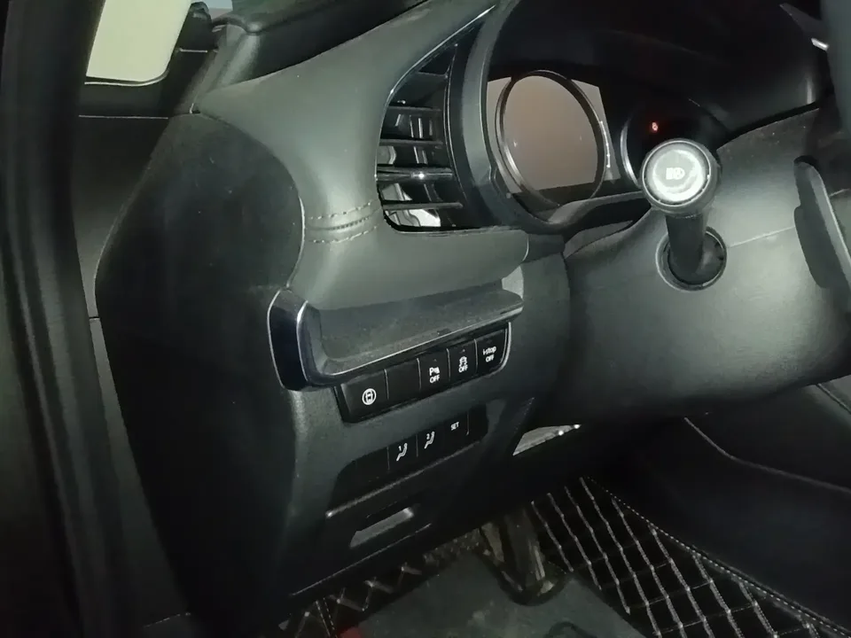 Mazda Axela Mazda3 Angkesela 2023 2.0L Automatic Premium Edition 2023 — thumbnail 4