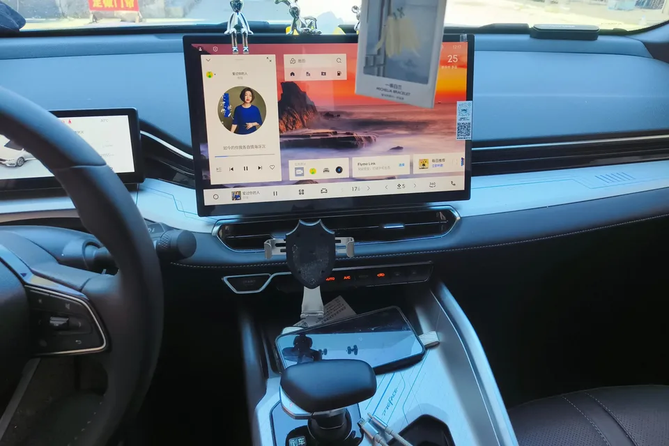 Geely Preface Xing Rui 2025 1.5T Dongfang Yao Fuyao Edition 2025 — thumbnail 4
