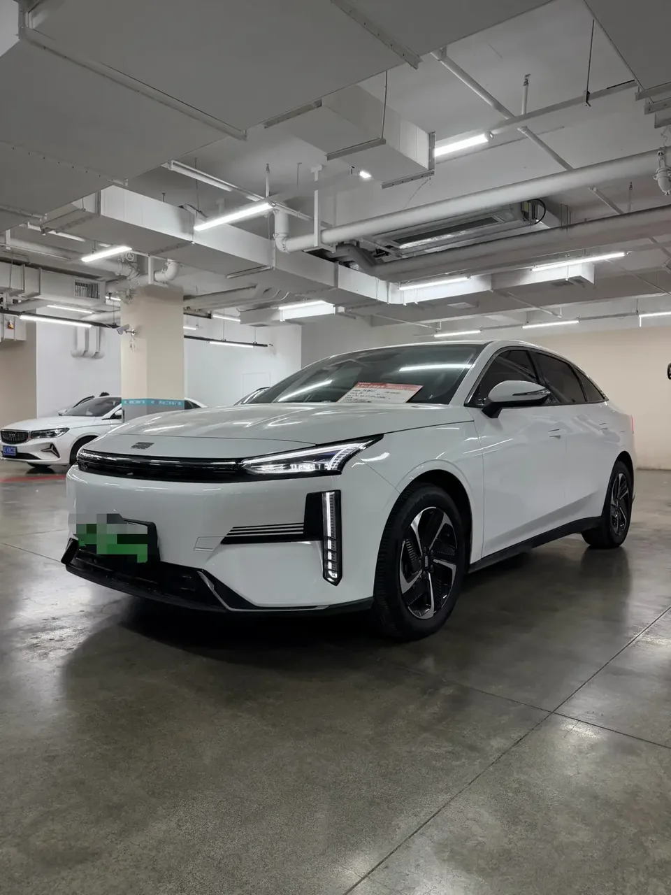 Geely Galaxy L6 Galaxy L6 2023 1.5T DHT 125km Starship 2024 — photo 1, buy with delivery to Moscow