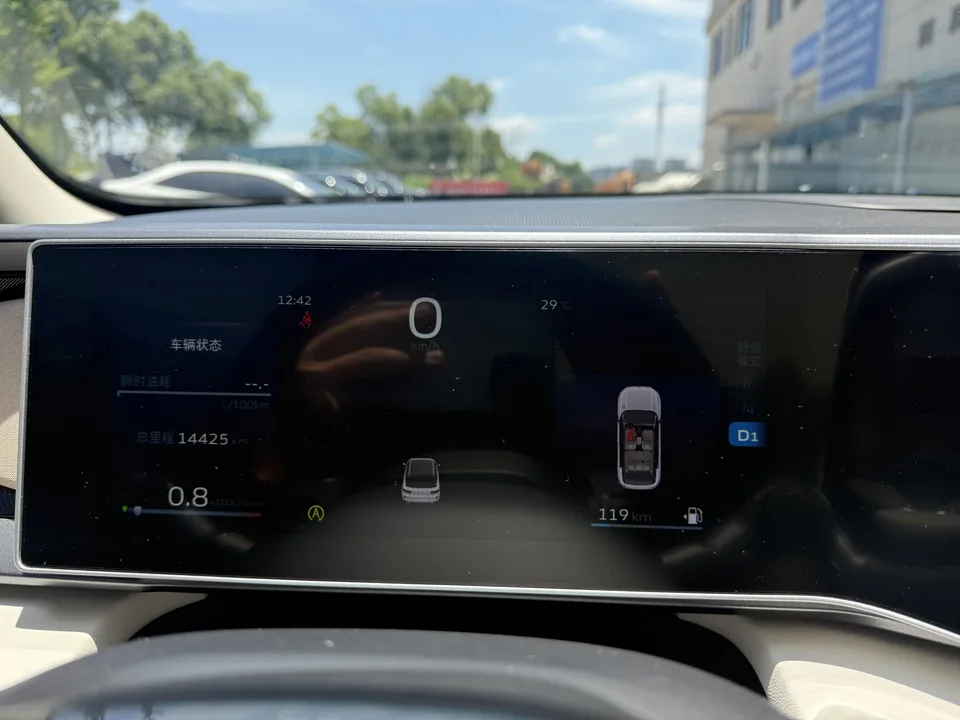 Geely ICON Geely ICON 2023 1.5TD Protagonist Version 2023 — thumbnail 3