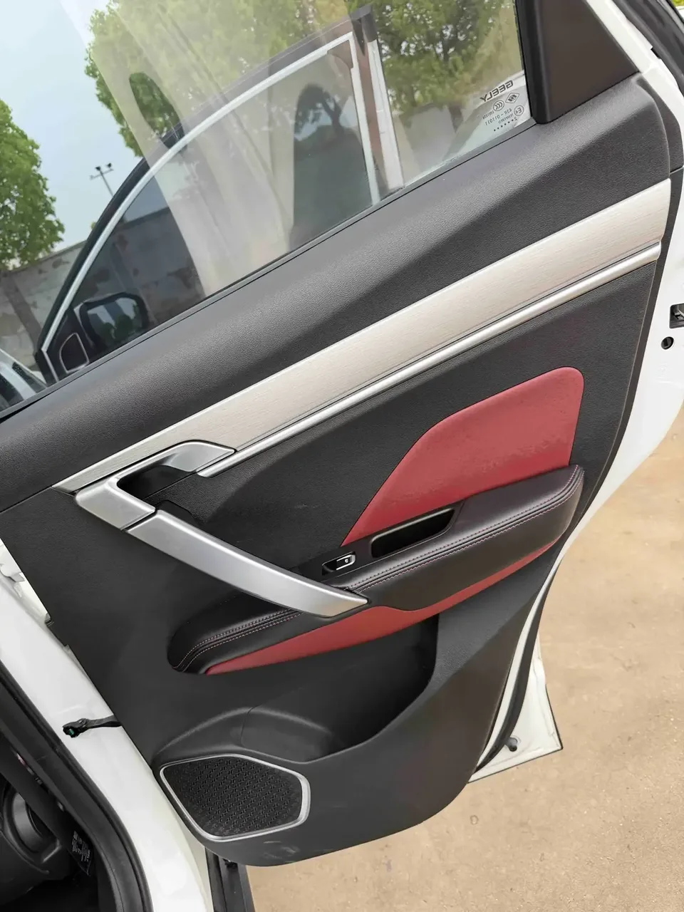 Geely Coolray SX11 Binyue 2021 240T DCT Platinum Edition 2023 — thumbnail 3