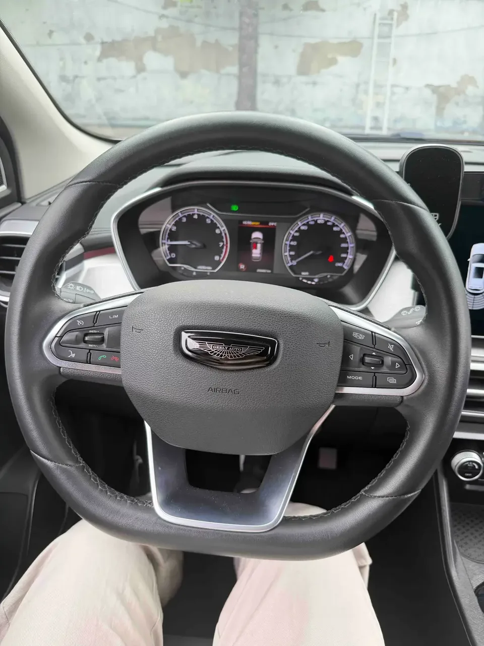 Geely Coolray SX11 Binyue 2021 240T DCT Platinum Edition 2023 — thumbnail 4