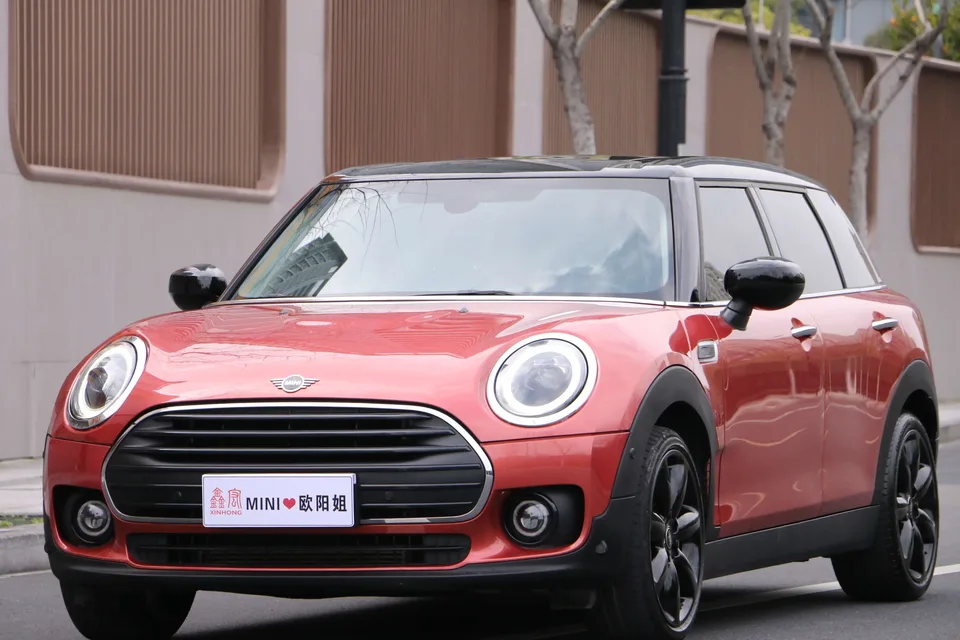 MINI Clubman MINI CLUBMAN 2022 1.5T COOPER Connoisseur 2022 — photo 1, buy with delivery to Moscow