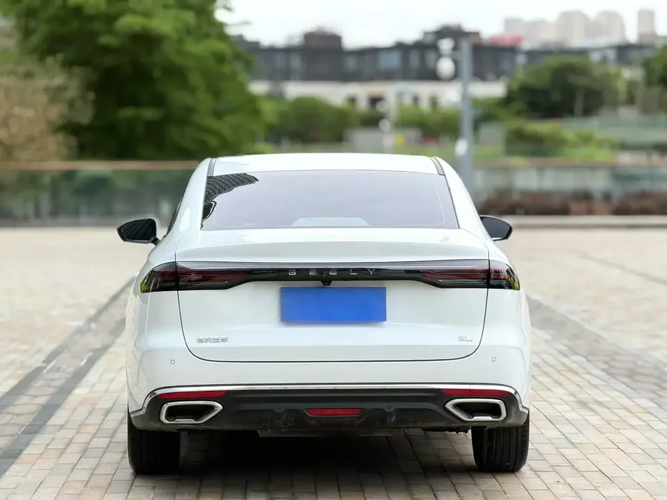 Geely Emgrand emgrand 2026 5th Generation 1.5L CVT Premium 2026 — thumbnail 2