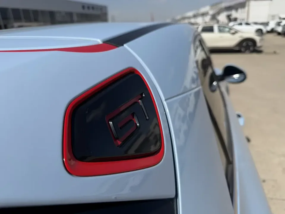 ORA Euler Good Cat GT Euler Good Cat GT 2022 Mulan version 480km long range 2022 — thumbnail 2