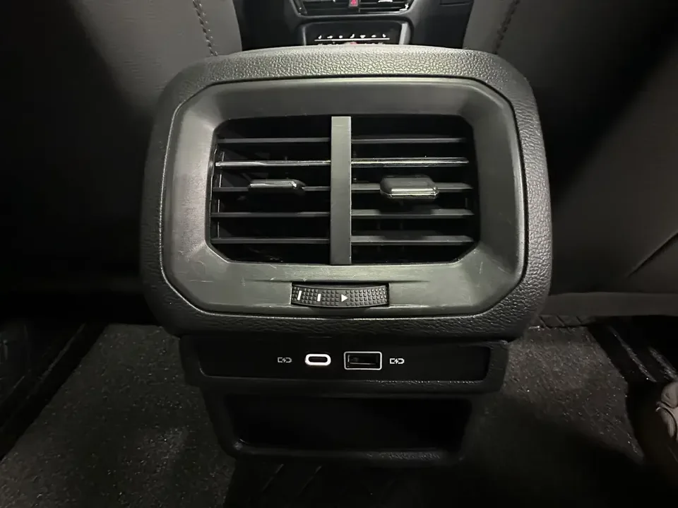 Volkswagen Tharu tuyue 2022 280TSI 2WD Deluxe Edition 2022 — thumbnail 4