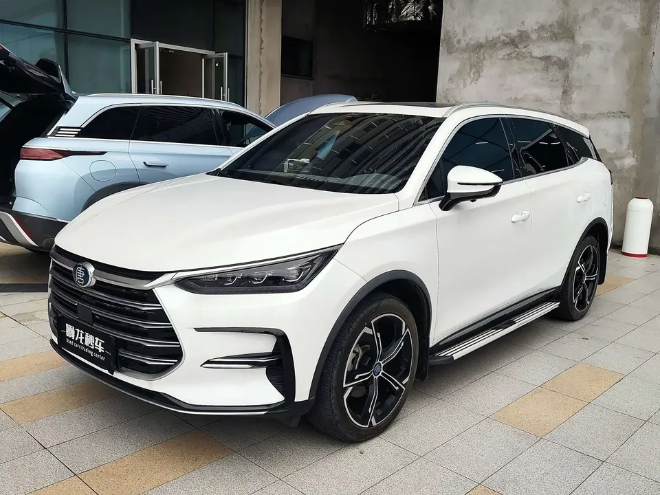 BYD Tang DM Tang DM 2021 DM-i 1.5T 112KM Premium 2022 — photo 1, buy with delivery to Moscow