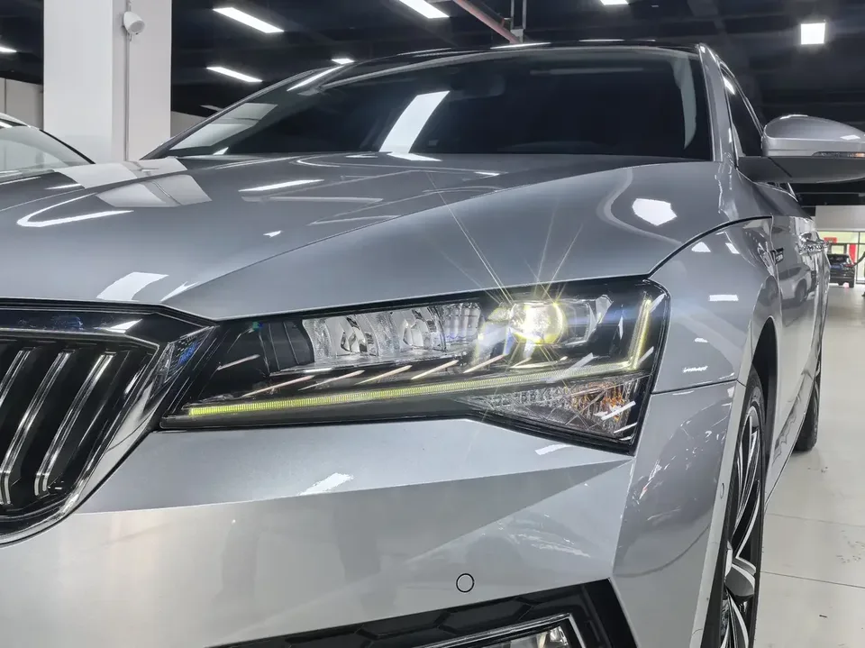 Skoda Superb Speedy 2023 Modified TSI280 DSG Premium Edition 2023 — thumbnail 3