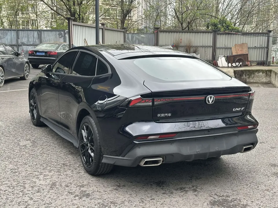 Changan UNI-V Changan UNI-V 2024 1.5T Premium 2025 — thumbnail 2