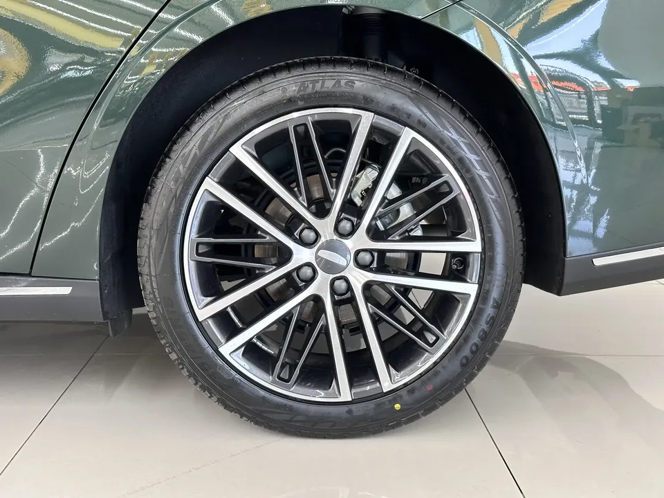 Geely Emgrand emgrand 2026 5th Generation 1.5T DCT Flagship Model 2026 — thumbnail 3