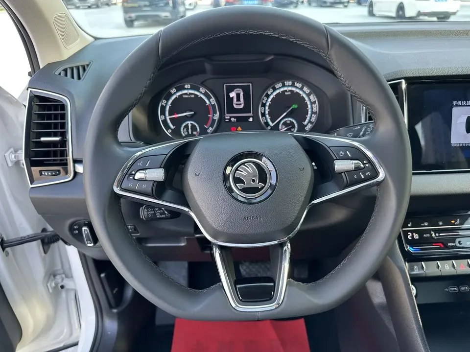 Skoda Karoq Korok 2022 TSI280 Deluxe 2022 — thumbnail 4