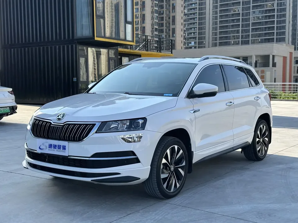 Skoda Karoq Korok 2022 TSI280 Deluxe 2022 — photo 1, buy with delivery to Moscow