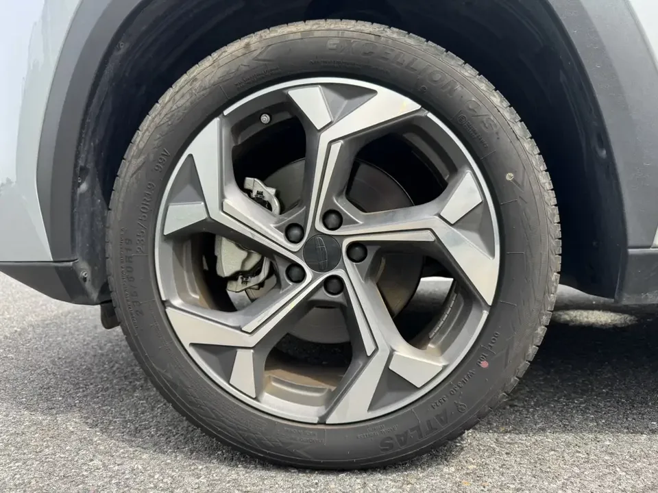Geely Atlas L Boyue L 2024 1.5TD DCT Premium Edition 2024 — thumbnail 4