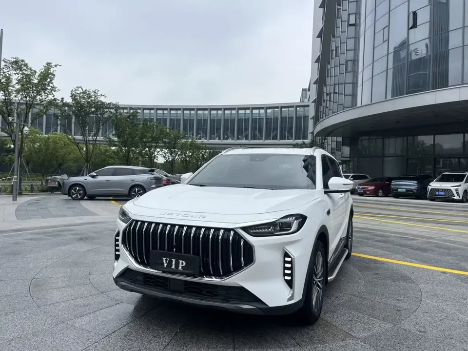 Jetour Jietu X70 PLUS Jietu X70 PLUS 2025 Champion Edition 1.5T DCT Champion PRO 7 Seaters 2025 — photo 1, buy with delivery to Moscow
