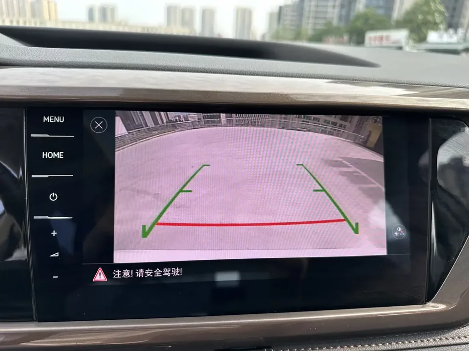 Volkswagen Tharu tuyue 2022 280TSI 2WD Deluxe Edition 2022 — thumbnail 3