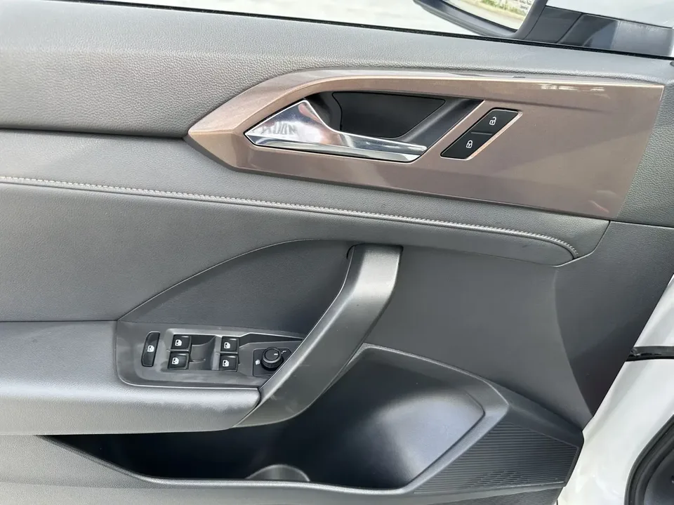 Volkswagen Tharu tuyue 2022 280TSI 2WD Deluxe Edition 2022 — thumbnail 5