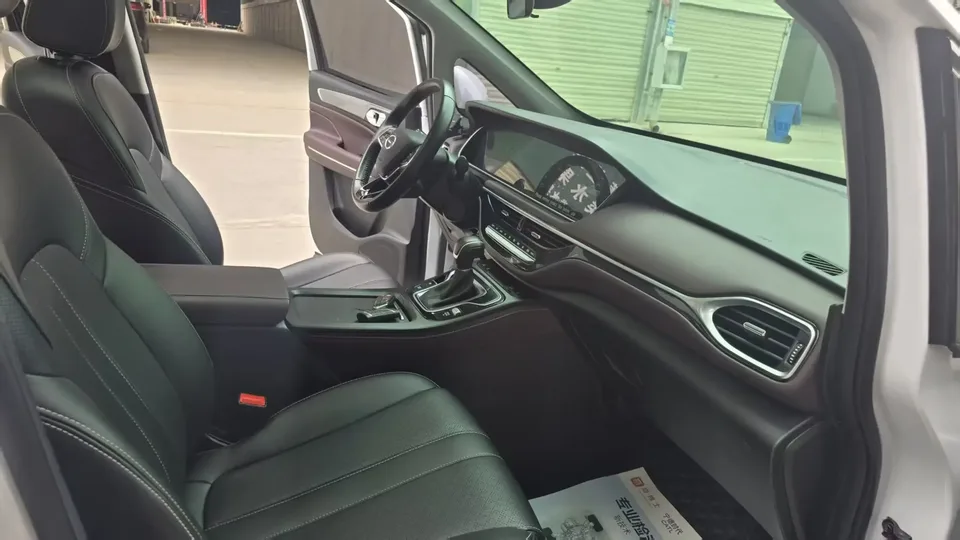 GAC Trumpchi M6 Trumpchi M6 2021 270T Automatic Elite Edition 7 Seaters 2022 — thumbnail 2