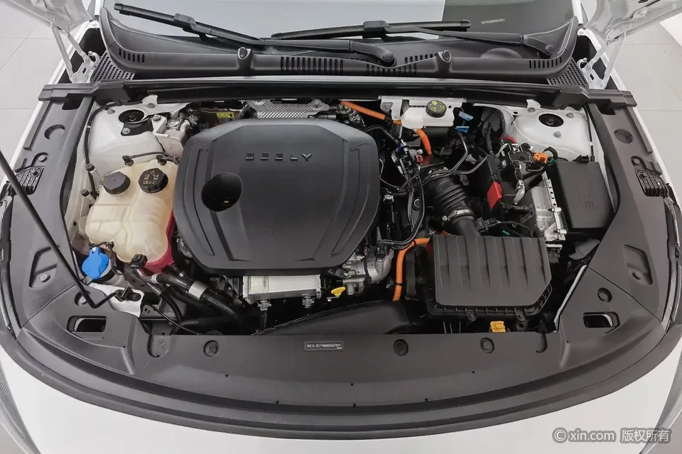 Geely Galaxy L6 Galaxy L6 2024 Longteng version 1.5T DHT 125km PLUS 2025 — thumbnail 2