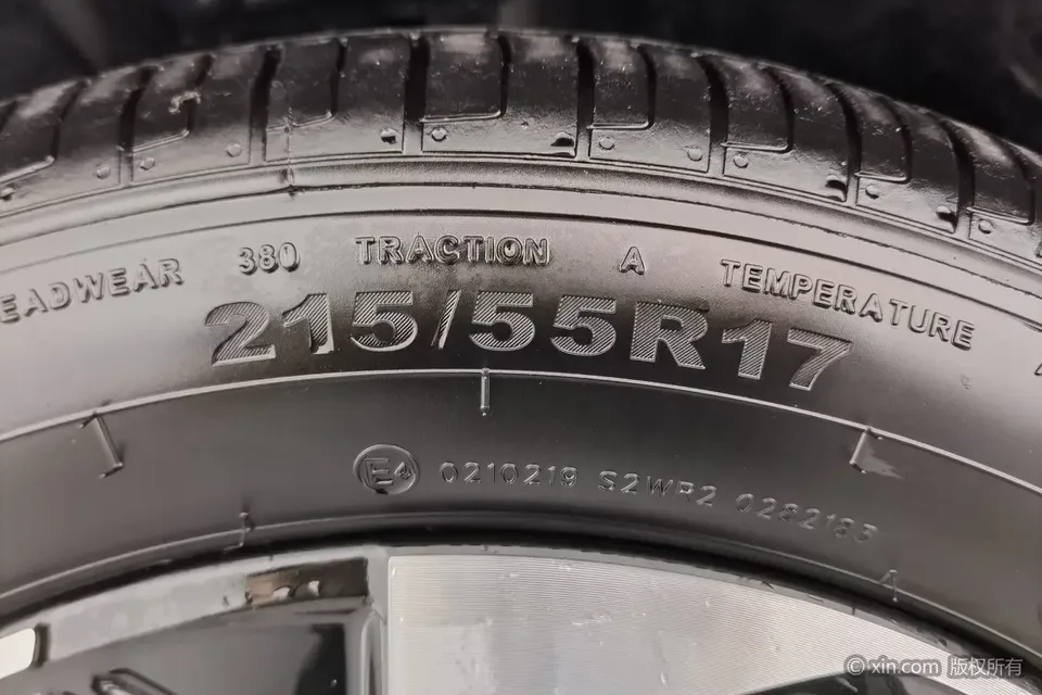 Geely Galaxy L6 Galaxy L6 2024 Longteng version 1.5T DHT 125km PLUS 2025 — thumbnail 3