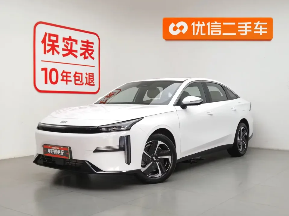 Geely Galaxy L6 Galaxy L6 2024 Longteng version 1.5T DHT 125km PLUS 2025 — photo 1, buy with delivery to Moscow