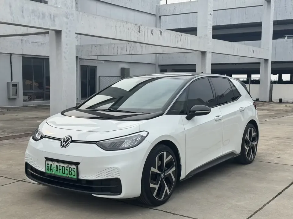 Volkswagen ID.3 Volkswagen ID.3 2023 Upgraded Pure Smart Edition 2024 — photo 1, buy with delivery to Moscow