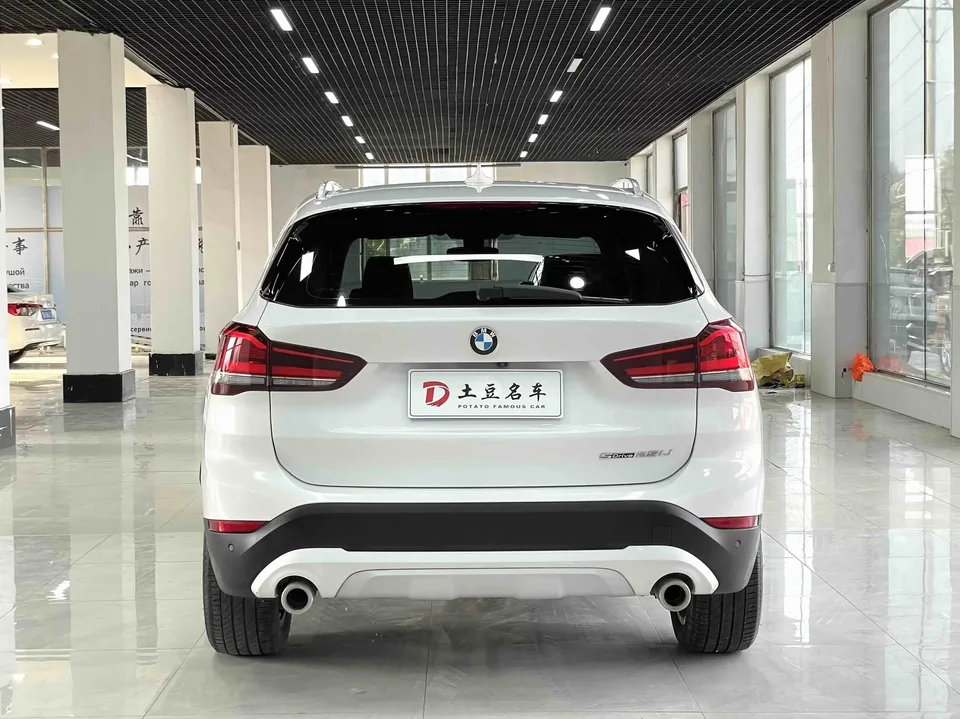 BMW X1 BMW X1 2022 sDrive20Li Fashion 2023 — миниатюра 2