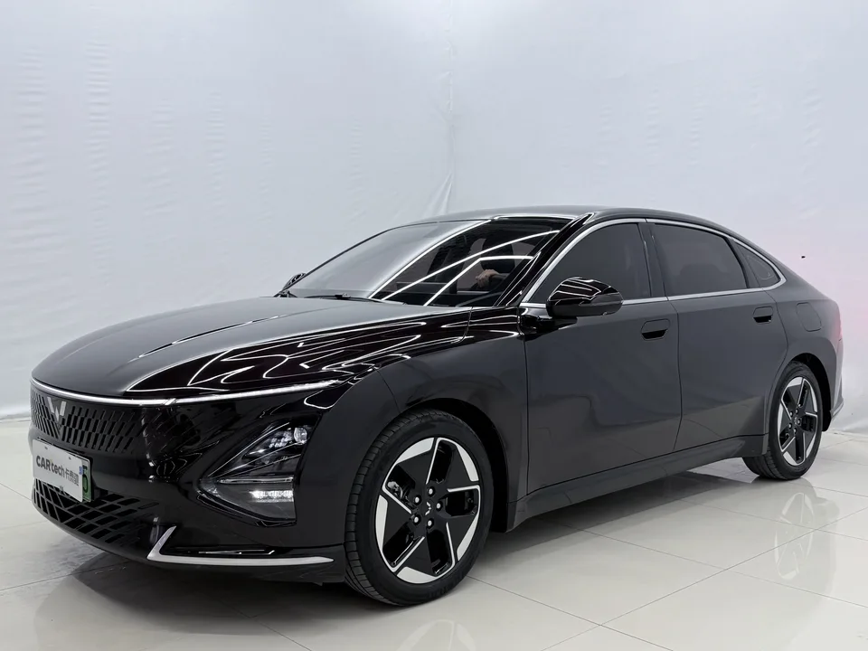 Wuling Starlight PHEV Wuling Starlight PHEV 2023 150 Advanced Version 2024 — photo 1, buy with delivery to Moscow