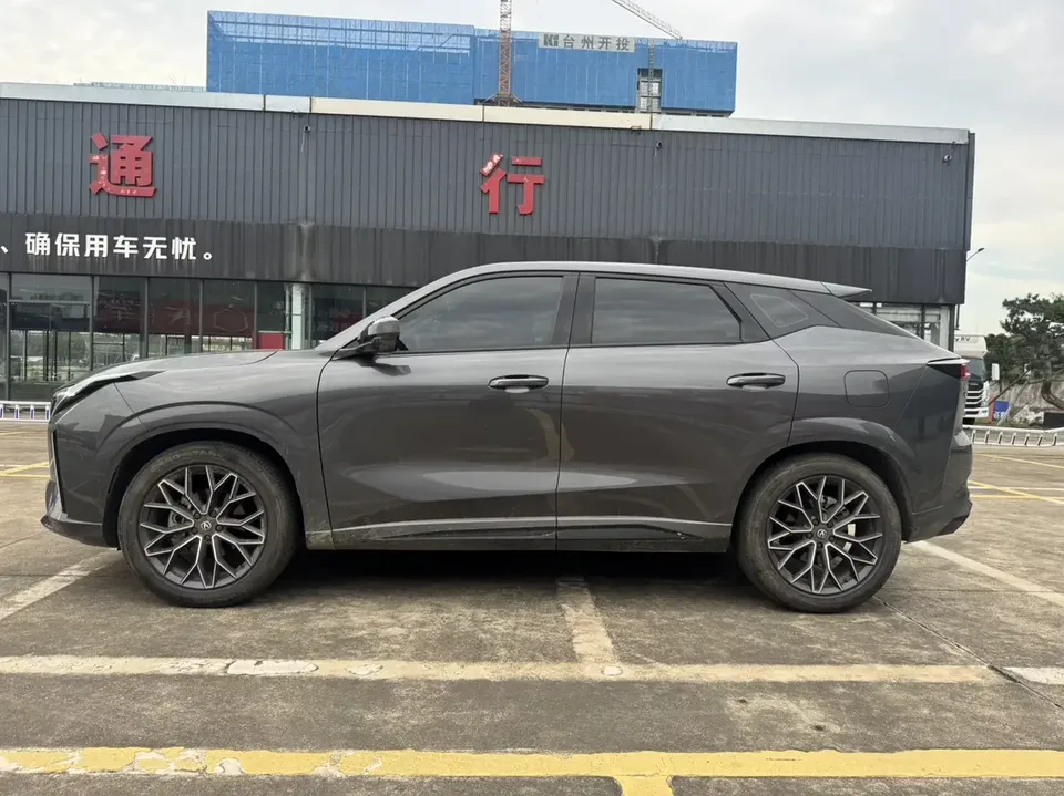 Changan Uni-Z Changan UNI-Z 2024 1.5T DCT Luxury 2025 — фото 1, купить с доставкой в Москву