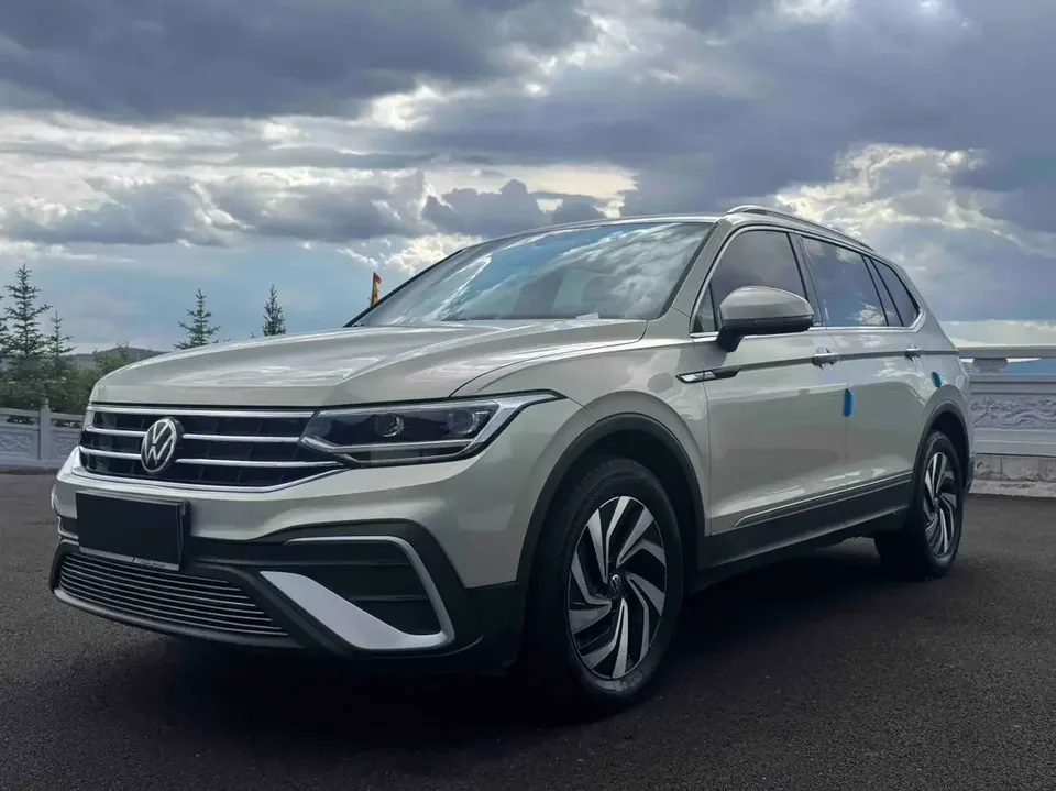 Volkswagen Tiguan L Tiguan L 2023 280TSI Limited Edition 2022 — фото 1, купить с доставкой в Москву