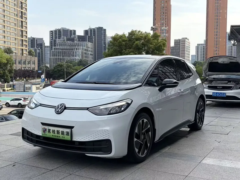 Volkswagen ID.3 Volkswagen ID.3 2024 Pure Smart Edition 2024 — photo 1, buy with delivery to Moscow