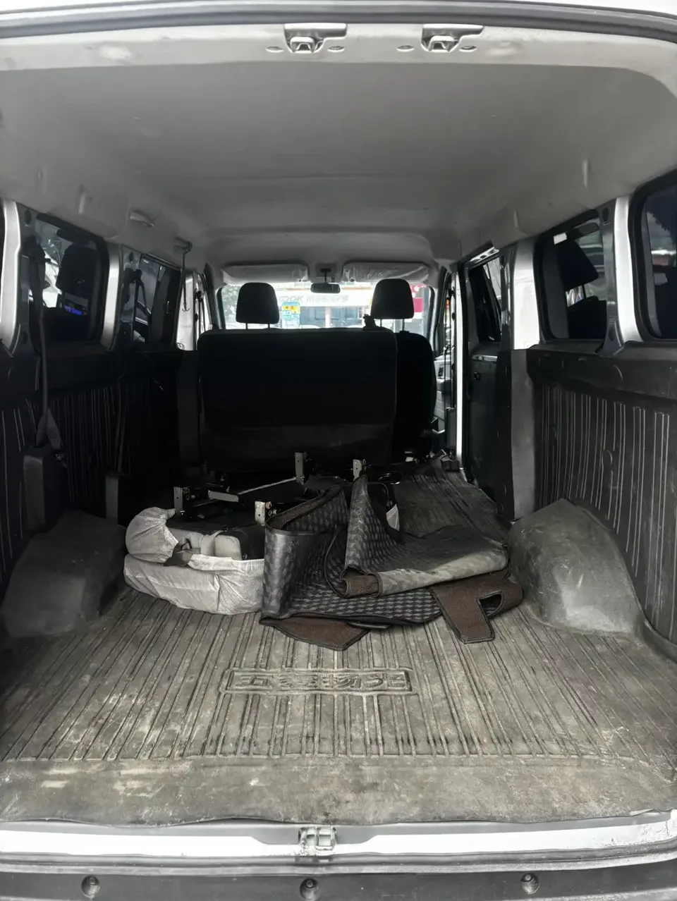 Wuling Yangguang Wuling Yangguang 2025 400km Comfortable 6-seater Coach 2025 — миниатюра 3