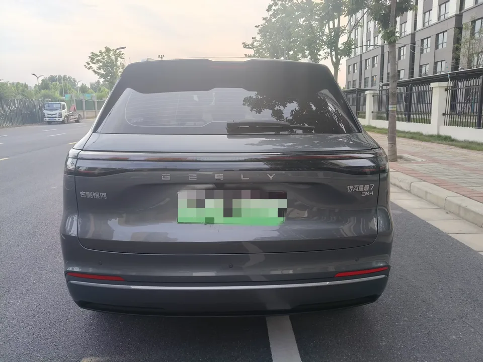 Geely Galaxy Starship 7 EM-i Galaxy Starship 7 EM-i 2025 120KM Pilot Edition 2025 — thumbnail 2