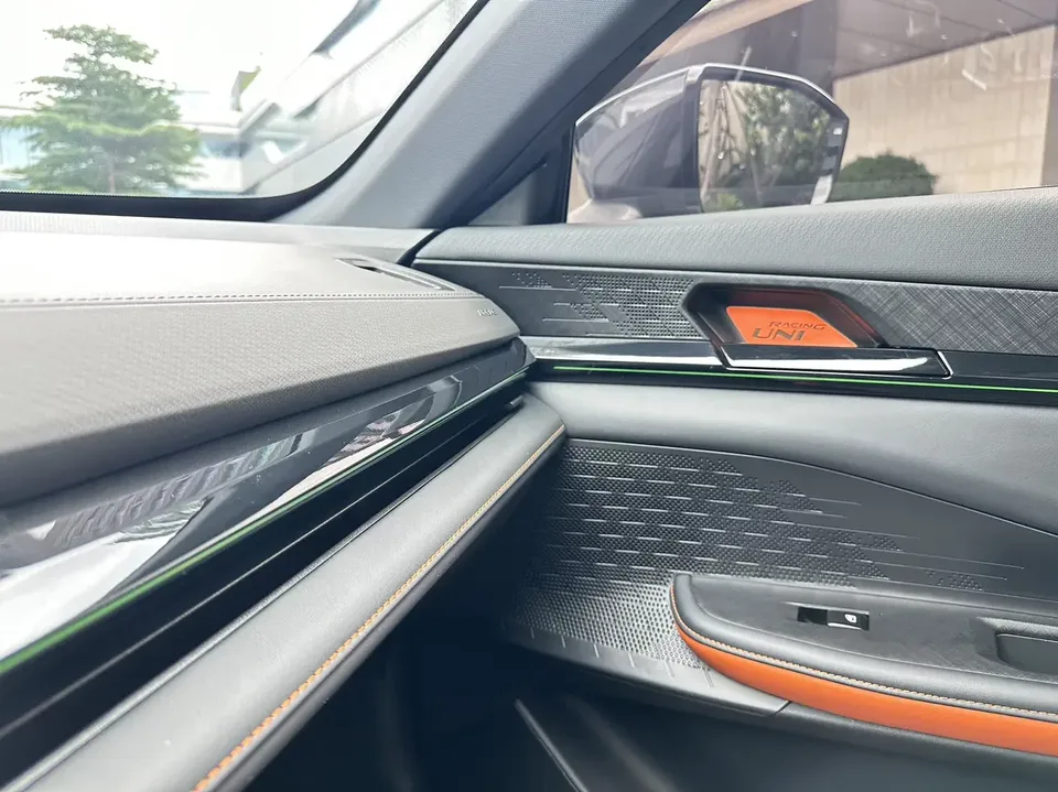Changan UNI-V Changan UNI-V 2024 1.5T Premium 2024 — thumbnail 3