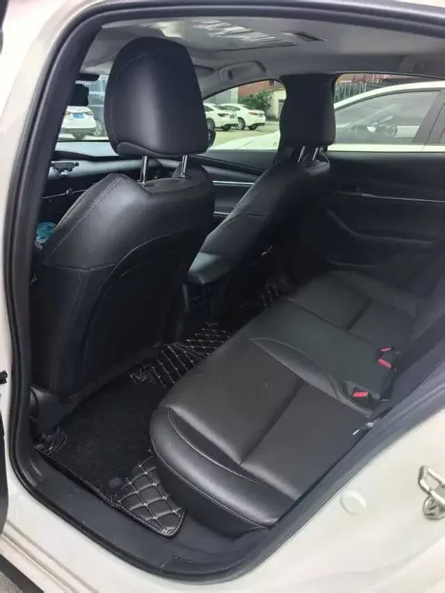 Mazda Axela Mazda3 Angkesela 2022 2.0L Automatic Elegant Edition 2023 — thumbnail 3